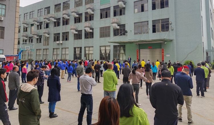 恩典科技双肩包生产厂家张经理-早会分享照片 双肩包生产厂家,双肩包生产工厂,深圳双肩包生产厂家,双肩包定制,双肩包定做